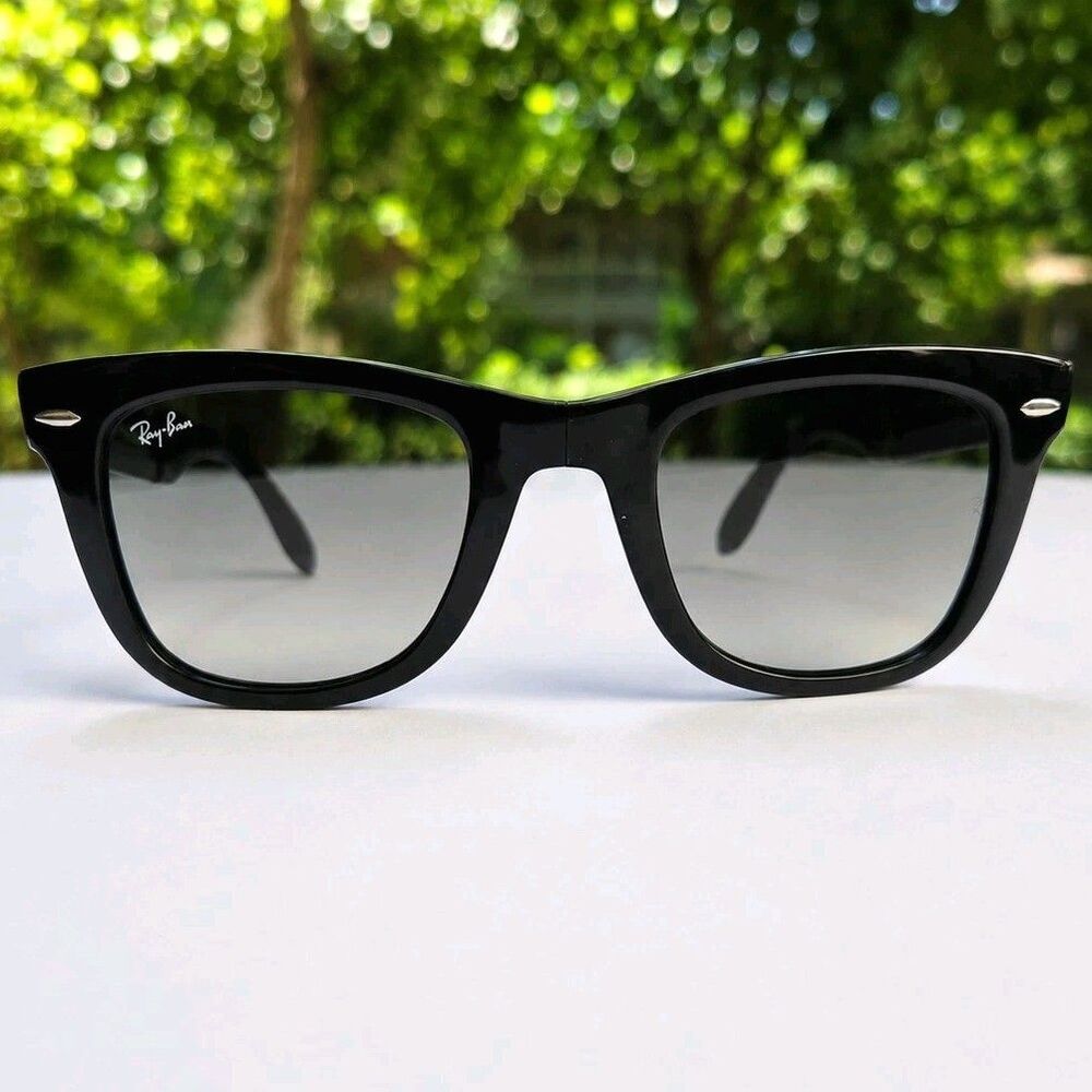 Ray-Ban Folding Wayfarer Classic Black/Light Grey Gradient RB4105 Sunglasses